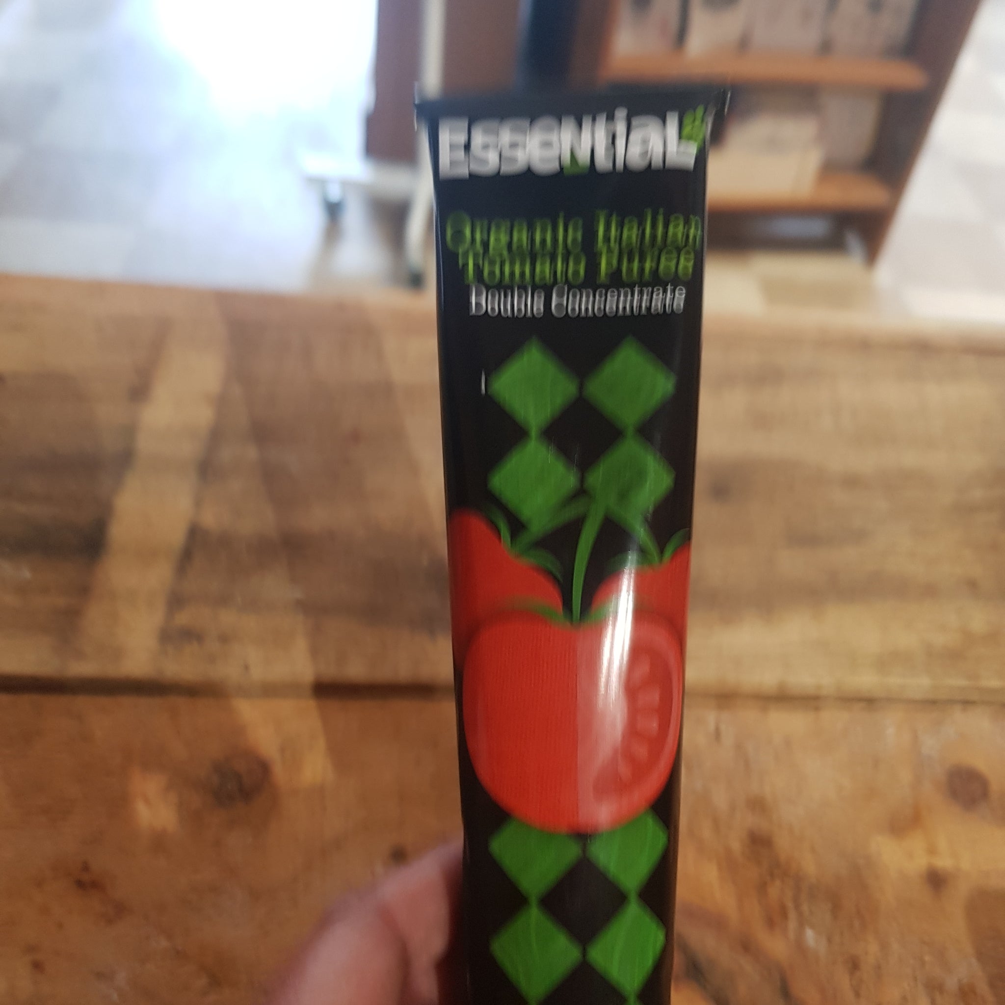 Essential organic Italian tomato puree